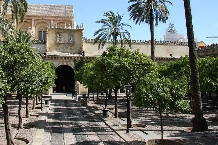 v Mezquita de Córdoba - Patio de los Naranjos