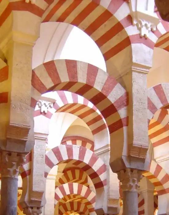 Mezquita de Córdoba - Columnas en la Sala de Oración Mezquita de Córdoba - Columnas en la Sala de Oración